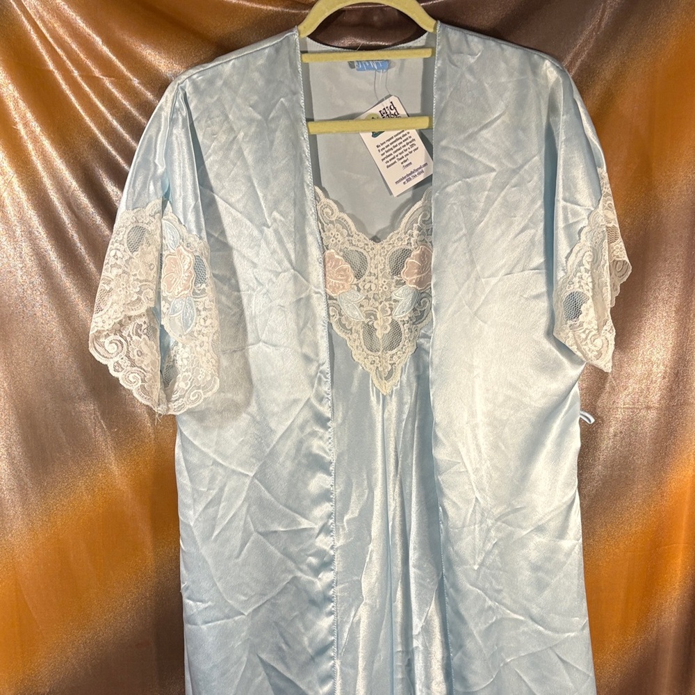 Vintage 80’s nighty and robe satin Blue Lace Trim set. Box kk‎